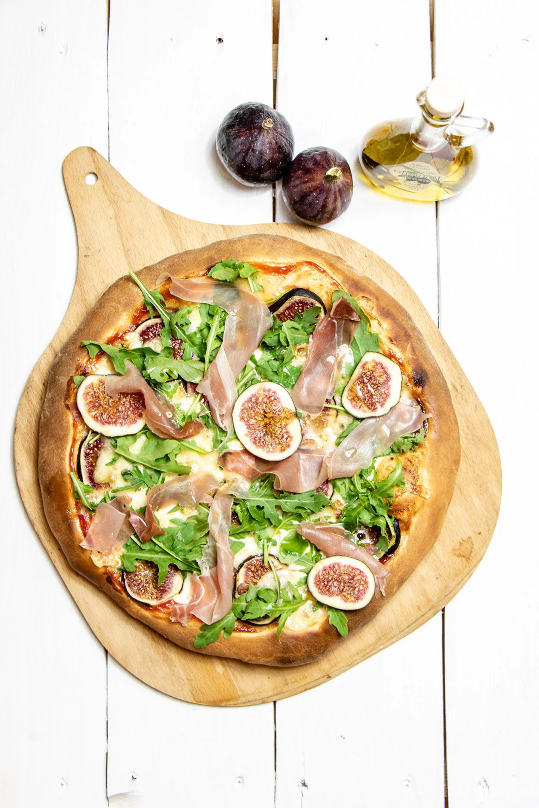 Pizza z serem pleśniowym,figami i szynką szwarcwaldzką